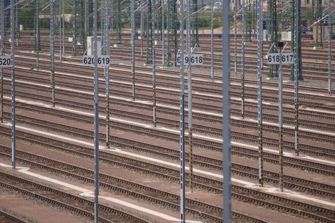 Funkstörung: Bahnverkehr bundesweit komplett eingestellt