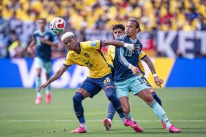 Fußballspiel zwischen Deutschland und Ecuador, mit einem spannenden 1:2-Endstand für Ecuador.
