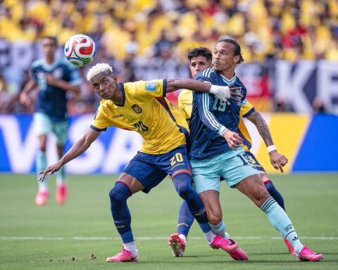 Fußballspiel zwischen Deutschland und Ecuador, mit einem spannenden 1:2-Endstand für Ecuador.