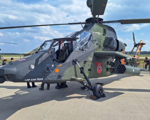 Bundeswehr-Hubschrauber überfliegen Nürnberg während militärischer Gefechtsübung im Juli.
