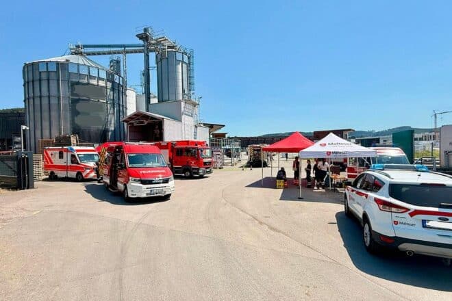 Großbrand in holzverarbeitendem Betrieb in Oedingen hält Feuerwehr über 13 Stunden in Atem