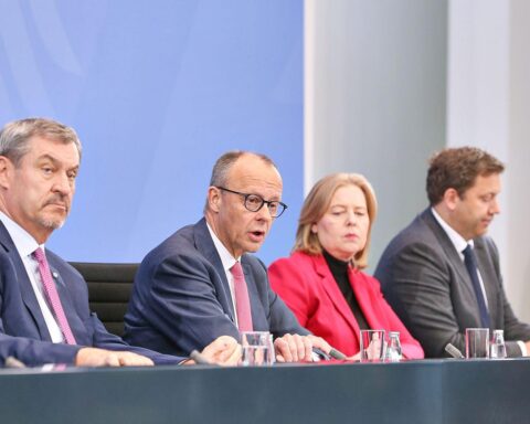 Grünen-Chefin fordert Ergebnisse beim Koalitionsausschuss für gerechtere Steuerreformen und Krisenbewältigung.