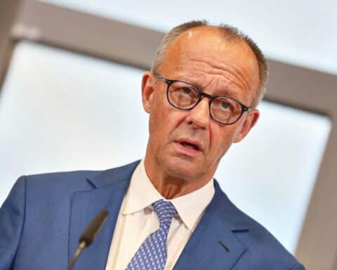 Friedrich Merz und Franziska Brantner diskutieren über europäische Verteidigung und Rüstungsprojekte.