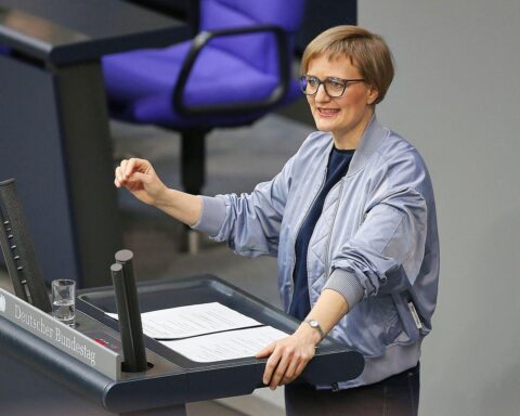 Franziska Brantner kritisiert Blockaden im deutsch-französischen Kampfflugzeugprojekt der Bundesregierung.