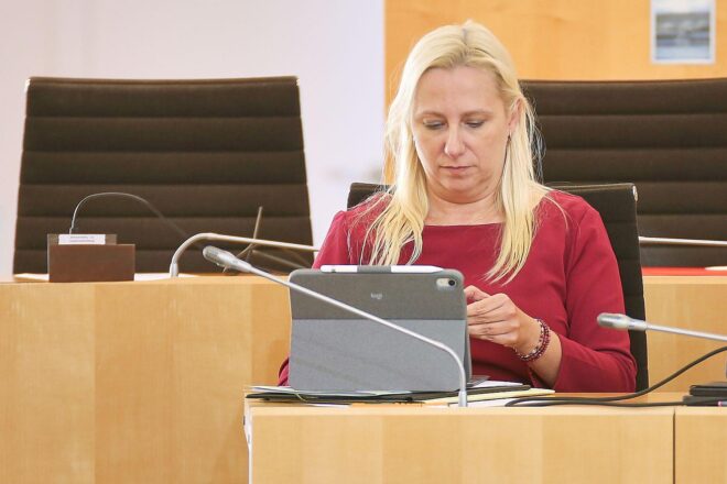 Hessen fordert strengere Regulierung von Vapes und Nikotinbeuteln