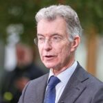 Christoph Heusgen diskutiert Völkerrecht und Deutschlands Diplomatie im Kontext internationaler Beziehungen.
