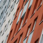 Plattenbauwohnungen symbolisieren aktuellen Wohnraum- und Wohngelddebatte in Deutschland.