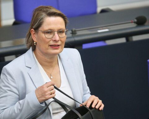 Bundesjustizministerin Stefanie Hubig diskutiert Gesetzesänderungen zum Schutz vor sexueller Gewalt.