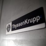 Verhandlungen zwischen IG Metall und Thyssenkrupp-Vorstand über eigenständige Stahlsparte im Fokus.
