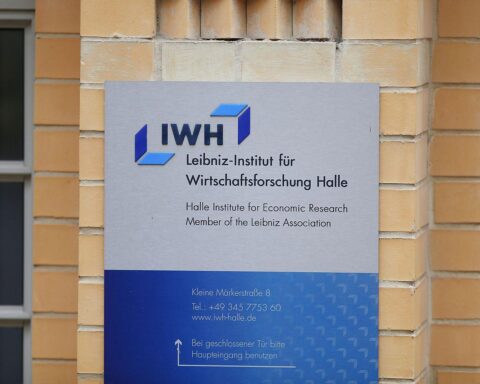 Wirtschaftsprognosen in Deutschland, Konflikte im Nahen Osten, mögliche Schrumpfung der Wirtschaft.