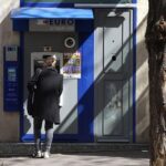 Geldautomat in Frankreich, Symbol für Inflation und Wirtschaftslage im Euroraum.