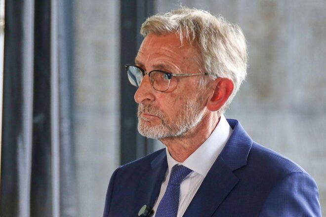 Innenminister Schuster warnt vor zunehmender Radikalisierung in verschiedenen Milieus