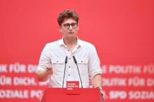 Juso-Chef Philipp Türmer kritisiert Rentenkommission: Ungerechtigkeit für junge, hard arbeitende Menschen.