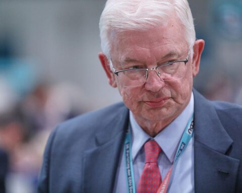 Roland Koch diskutiert Steuerreform und Arbeitsmarktflexibilisierung für die Union in Berlin.