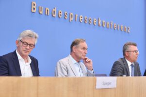 Kommunale Spitzenverbände fordern bessere Beteiligung und Finanzierung von Bund und Ländern.