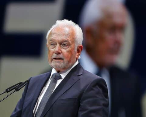 FDP-Chef Wolfgang Kubicki kritisiert staatliche Steuerreform und Bürokratie, fordert Effizienz und Entlastung.