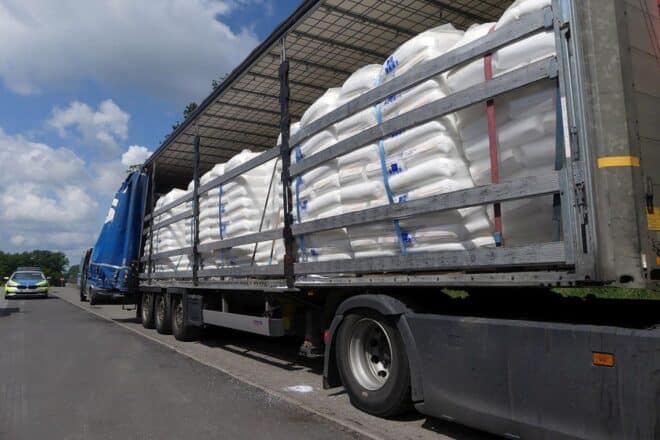 Ladung gekippt – Polizei stoppt Sattelzug auf der A5