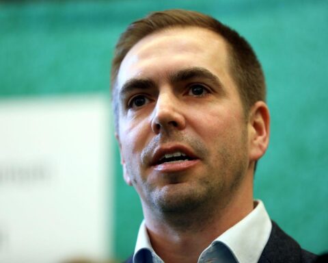 Philipp Lahm spricht über fehlenden Teamgeist in der deutschen Nationalmannschaft.