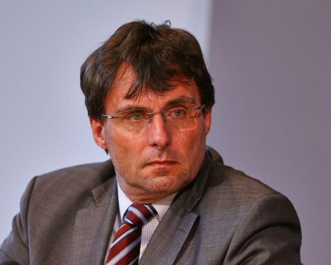 Illustration von Schul- und Polizeiausbildungsplätzen, betont durch Finanzminister Marcus Optendrenk.