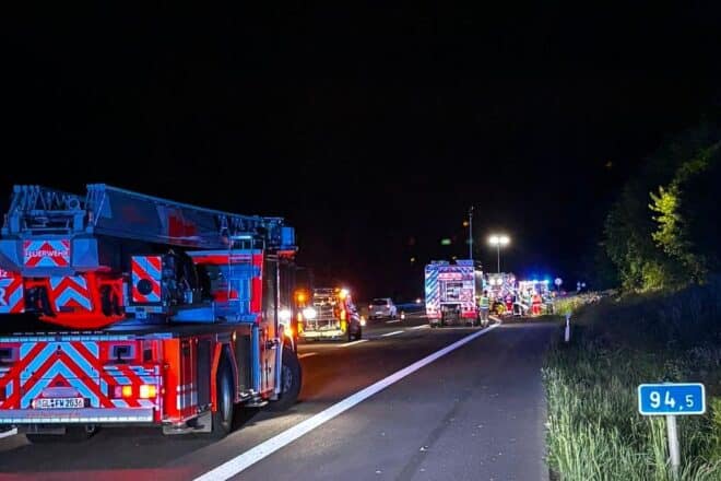 Lebensgefahr nach schwerem Unfall auf der A 4 bei Bergisch Gladbach