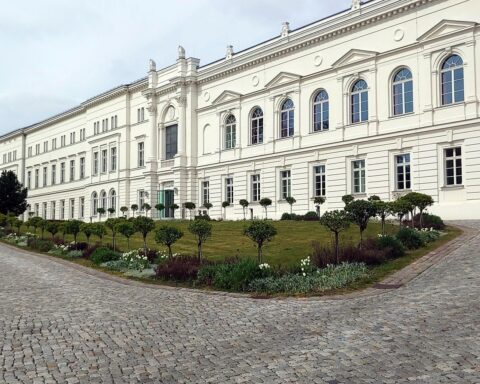 Leopoldina warnt EU: Pflanzenschutzmittel-Richtlinien nicht lockern, wichtige Neubewertung erforderlich.