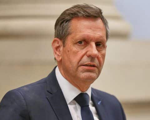 Olaf Lies diskutiert Wachstum: Ministerpräsident spricht über Herausforderungen für Sozialstaat und Wirtschaft.