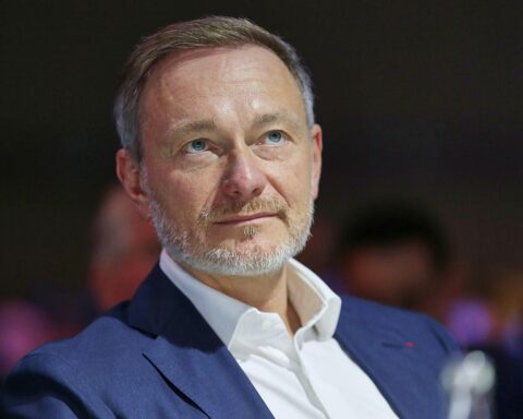 Christian Lindner diskutiert Kritiken zur Kapitalrente und Rentenreformen im politischen Kontext.