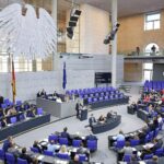 Abgeordnete im Bundestag: Hohe Altersbezüge nach kurzer Amtszeit. Ungleichheit zur durchschnittlichen Rente.
