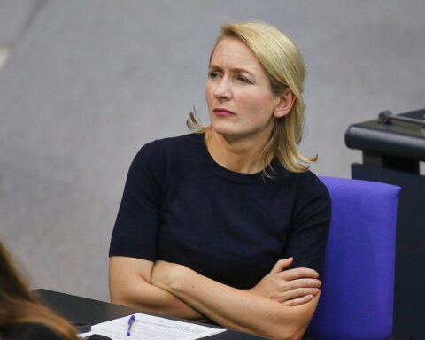 Ines Schwerdtner kritisiert die ineffektive Verwendung des Infrastruktur-Sondervermögens für Kommunen und Schulen.