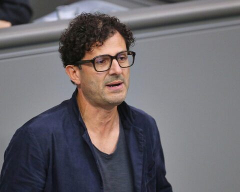Luigi Pantisano diskutiert Kooperationsmöglichkeiten zwischen Linken und CDU gegen die AfD.