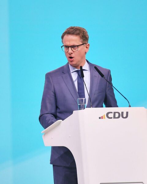 Carsten Linnemann diskutiert Meinungsfreiheit und Streichung des Paragrafen zur Politikerbeleidigung.