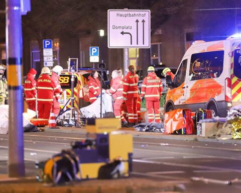 Magdeburger Weihnachtsmarkt, Trauer und Gedenken an Opfer des Anschlags, juristische Konsequenzen, Oberbürgermeisterin spricht.