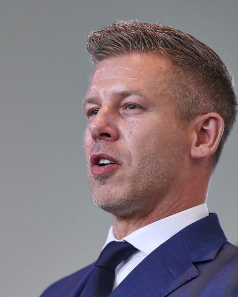 Péter Magyar: Ungarns Ministerpräsident kündigt Widerstand gegen EU-Migrationspolitik und betont Grenzschutz.