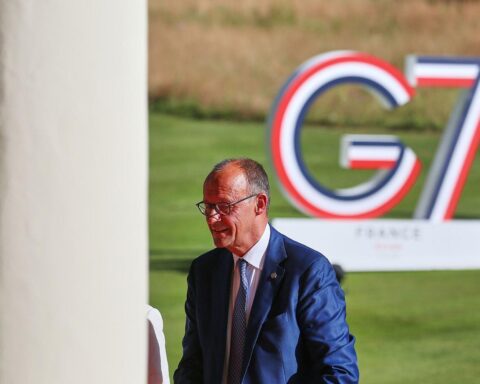 Friedrich Merz spricht auf G7-Gipfel über Russlands gescheiterte Aggression und Friedensgespräche.