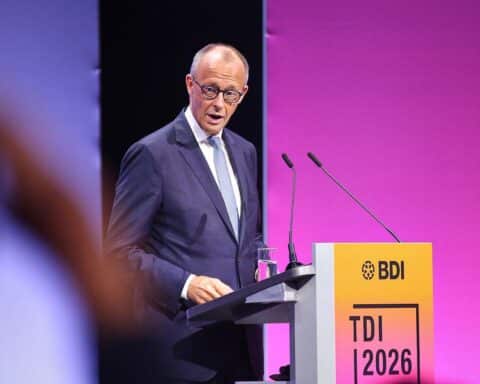 Friedrich Merz spricht über globale Krisen und Resilienz beim Tag der Industrie in Berlin.