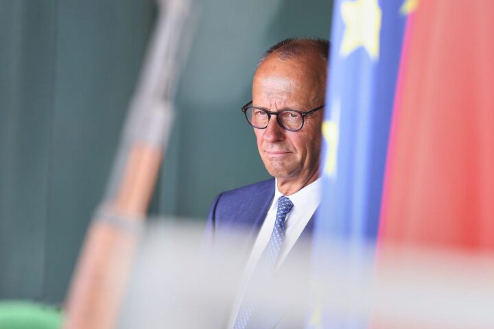 Friedrich Merz diskutiert EU-Beitrittsperspektiven mit Balkan-Staaten auf Gipfel in Montenegro.
