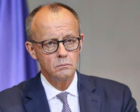 Friedrich Merz spricht auf Konferenz über Wiederaufbaufonds für die Ukraine in Danzig.