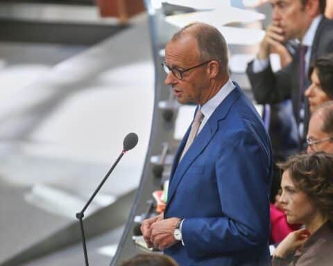 Friedrich Merz hält Reden im Bundestag zu Rentenreformen und Altersversorgung.