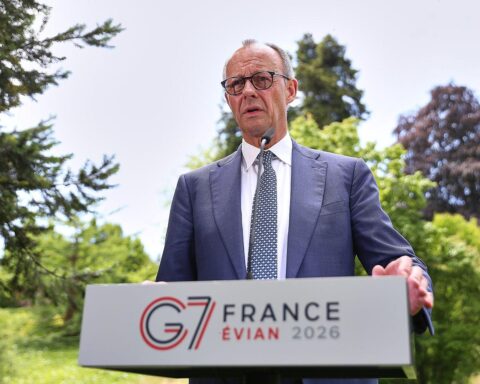 Friedrich Merz spricht zur G7-Partnerschaft in Évian-les-Bains, mit Fokus auf Geopolitik und Zusammenarbeit.