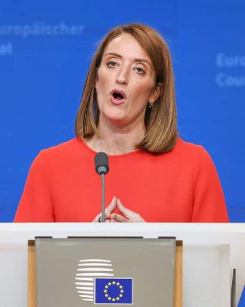 Roberta Metsola spricht beim EU-Ratstreffen über eigene Einnahmequellen und Beitrittsverhandlungen.
