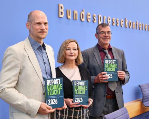 Migrationsexperten kritisieren Deutschlands Flüchtlingspolitik und fordern mehr Schutz und legale Zugangswege.