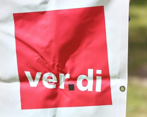 Verdi-Logo mit Botschaft für besseren Schutz sozialer Arbeit und Gewaltopfer.
