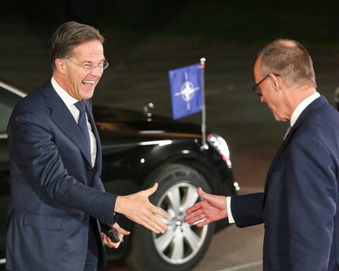 Mark Rutte und Friedrich Merz diskutieren sicherheits- und verteidigungspolitische Fragen in Berlin.