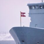 Dänisches Kriegsschiff symbolisiert Grönland-Konflikt und staatliche Souveränität in Kopenhagen.