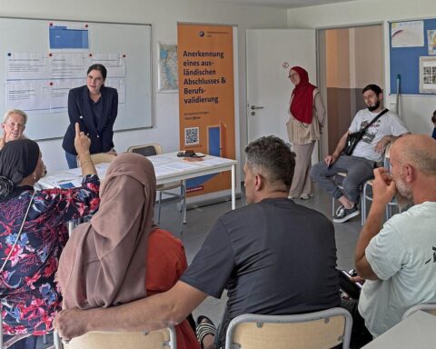 Beratung für Geflüchtete zu handwerklichen Berufen in Laichingen, Integration durch Arbeit fördern.