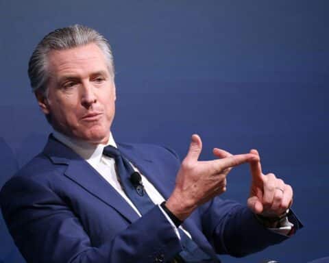 Gavin Newsom spricht über politische Ermittlungen und mögliche Racheakte von Donald Trump.