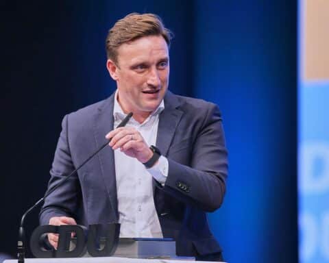 Sebastian Lechner fordert Kürzungen bei Sozialleistungen zur Entlastung von Kommunen und Ländern.