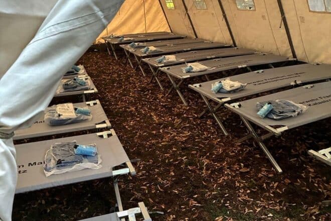 Notunterkunft für Wohnsitzlose in Zelten an der Eschenheimer Anlage