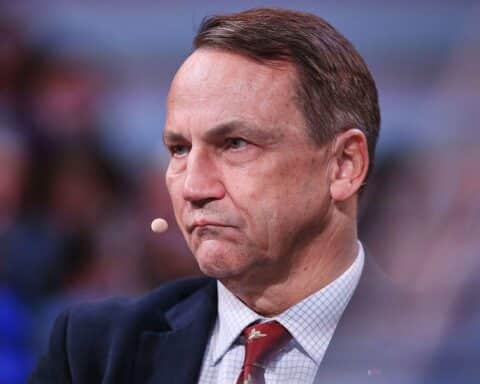 Polen fordert Sitz am Verhandlungstisch: Radoslaw Sikorski diskutiert Ukraine-Krieg und EU-Führung.