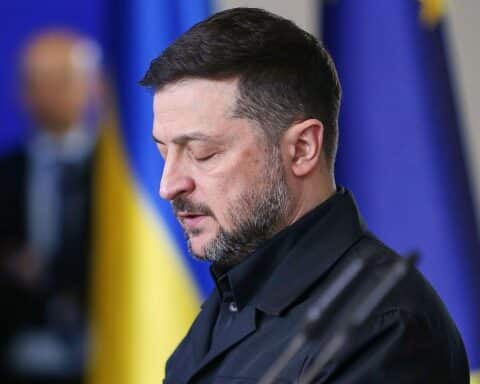 Wladimir Putin kritisiert den Westen, ignoriert Selenskyjs Vorschlag für ein Treffen zur Friedensfindung.